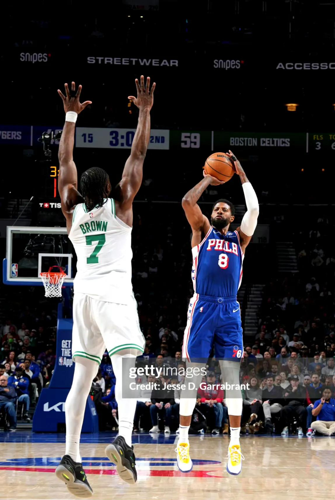 爱游戏体育-凯尔特人压哨绝杀库里，全场沸腾！经典一战再现传奇