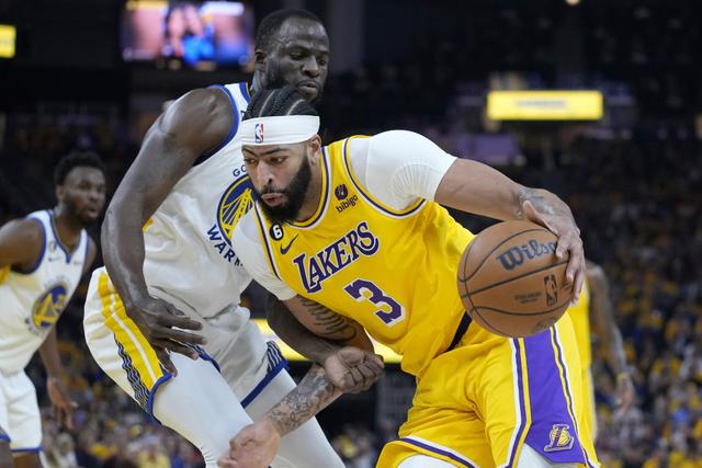 爱游戏体育-浓眉哥意外战胜切尔西，表现优异引爆全场！